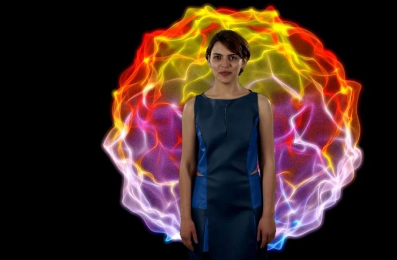 DATA-Land: Tausche Daten gegen Körperlosigkeit Denise. Foto: Borgtheater. Cyborg Performing Theater