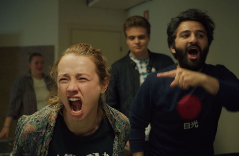 Rakel freut sich, dass sie mit Mos alle abgezockt hat. Nur Mos weiß, dass sie ein Baby im Bauch trägt. Berlinale 2021: Film: Ninjababy. Copyright: Motlys