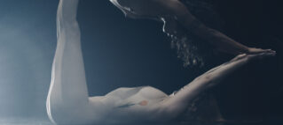 Daina Ashbee: J`ai pleuré avec les chiens. Copyright: Stephanie Paillet