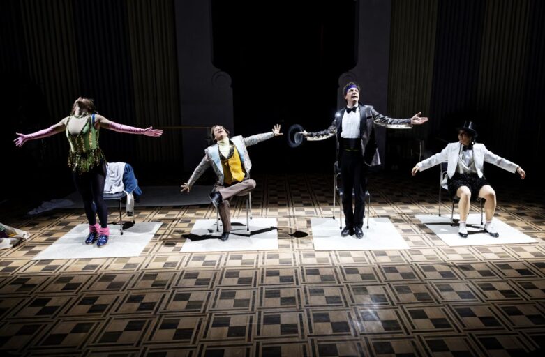 House of Dance: Stolperschritte House of Dance. Foto: Gianmarco Bresadola