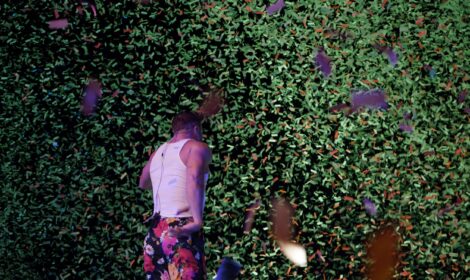 "Imagine Dragons" im Papierregen. Foto: Susanne Gietl/Kulturschoxx